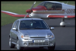 clio rs 2l sm.jpg (36059 Byte)